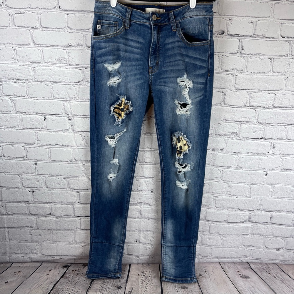 KanCan Jeans Women’s‎ 28 (29x30) Skinny Leopard Patch Distressed Mid Rise